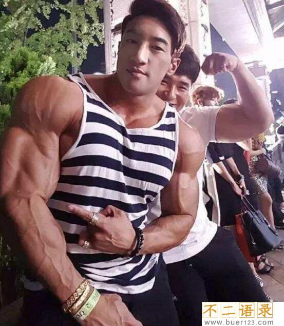 韩国健美先生黄哲勋，肌肉怪兽与小鲜肉的结合体图片
