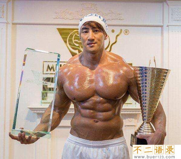 韩国健美先生黄哲勋，肌肉怪兽与小鲜肉的结合体图片