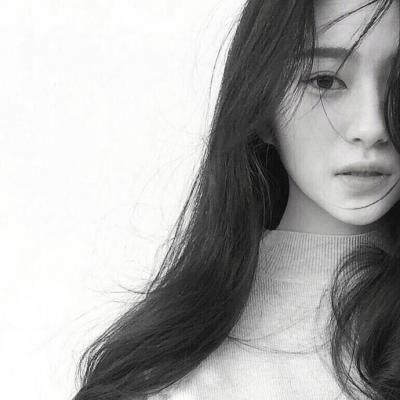黑白伤感女生头像 黑白头像女生伤感无字图片
