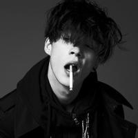 头像男生 黑白照抽烟图片