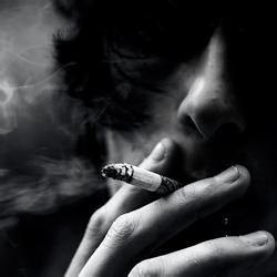 头像男生 黑白照抽烟图片