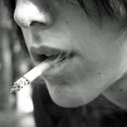 头像男生 黑白照抽烟图片