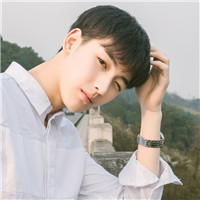 白色背景男生头像图片