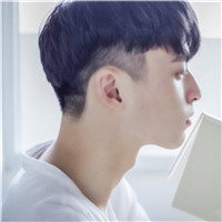 白色背景男生头像图片
