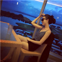 海边创意个性女生头像 枫叶流丹图片