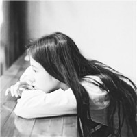 黑白唯美女生头像 任他明月下西楼图片