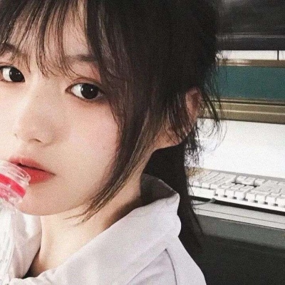 高清好看的2021高清正面照片女生头像图片