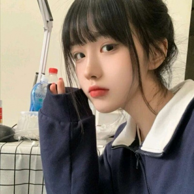 微信头像2021对着镜子拍自己的女生头像图片