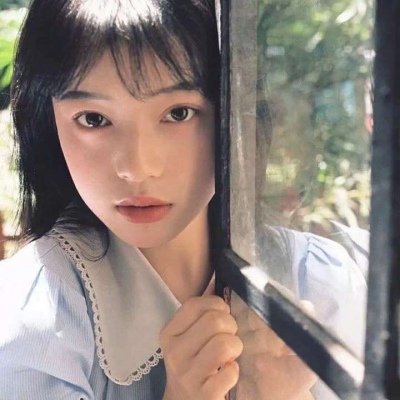 2021仙气飘飘女生亲男生的情侣头像动漫图片