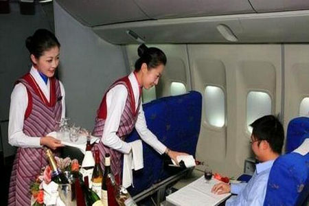 飞机上空姐绝对会满足旅客的三个特殊性服务