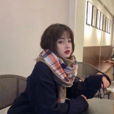 2021年最好看的30张同一个女生头像图片
