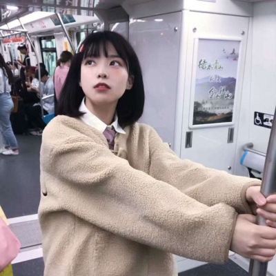 2021年最好看的30张同一个女生头像图片
