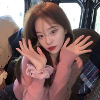 2021年最好看的30张同一个女生头像图片