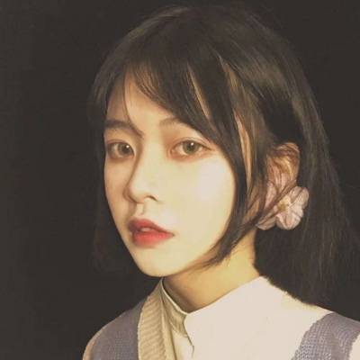 2021年最好看的30张同一个女生头像图片