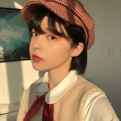 2021年最好看的30张同一个女生头像图片