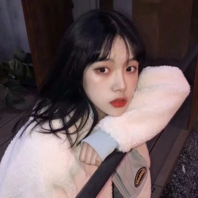 2021年最好看的30张同一个女生头像图片