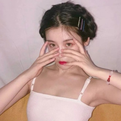 2021年最好看的30张同一个女生头像图片