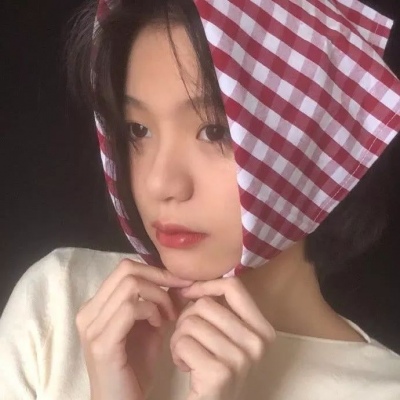 2021年最好看的30张同一个女生头像图片