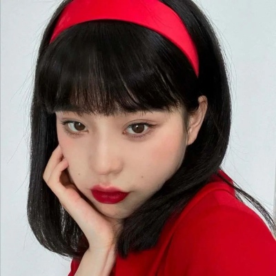2021神仙戴着钞票眼镜头像女生图片