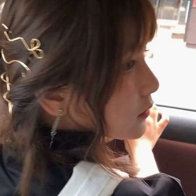 2021伤感头像女生崩溃冷淡黑白图片