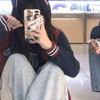 2021伤感头像女生崩溃冷淡黑白图片