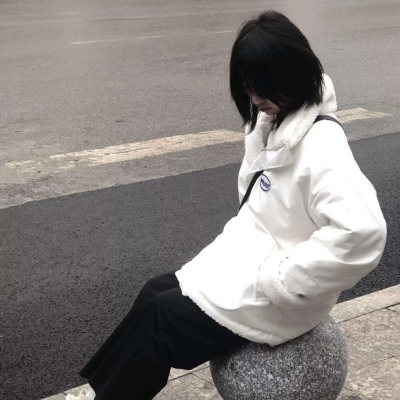 2021年带篮球的头像女生霸气图片