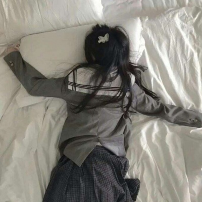 2021年女生古风束发头像图片
