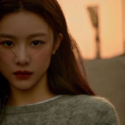 2021扣扣头像侧面女生短发