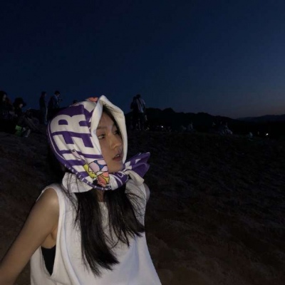 2021扣扣头像侧面女生短发图片