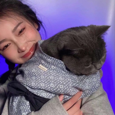 2021扣扣头像侧面女生短发图片