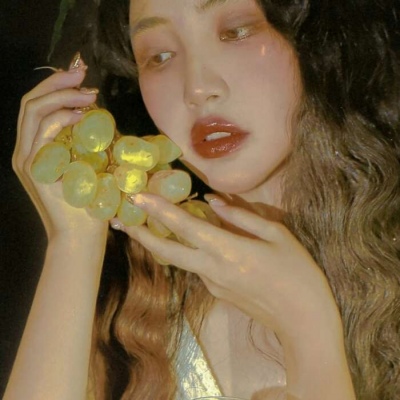 2021qq头像女生帽子带字图片