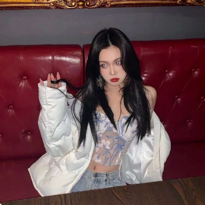 2021头像女生笑的讽刺图片
