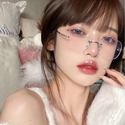 2021头像女生笑的讽刺图片