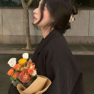 2021年口罩侧脸头像女生图片