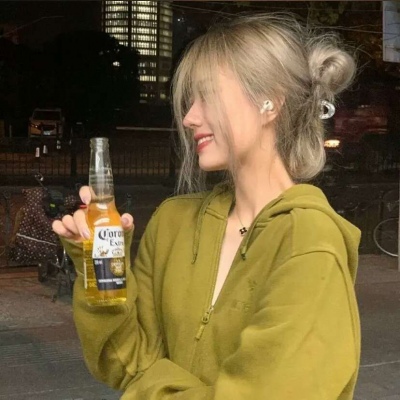2021年口罩侧脸头像女生图片