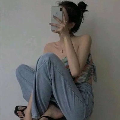 2021年口罩侧脸头像女生图片