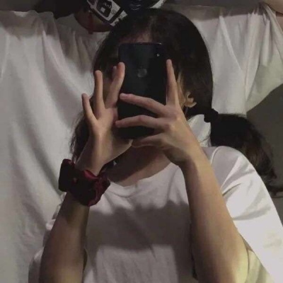 2021年最火闺蜜动漫女生头像血族图片