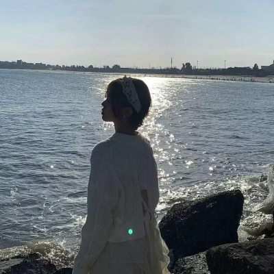 2021伤感女生流泪头像图片