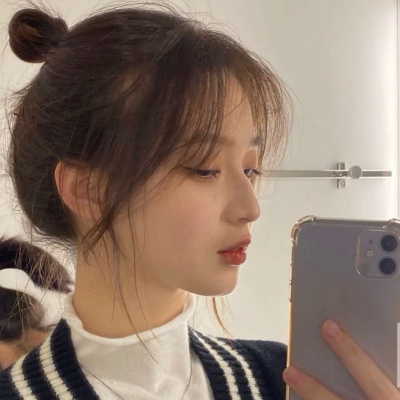 qq微笑头像女生欧美图片