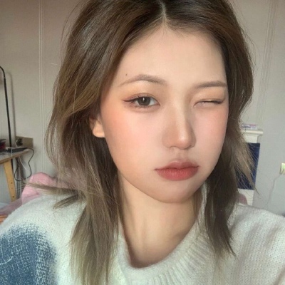 qq微笑头像女生欧美图片