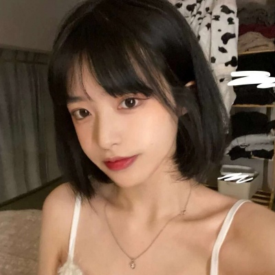 2021女生露腰头像图片