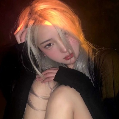 2021女生露腰头像图片