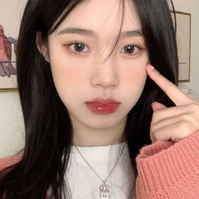 2021女生露腰头像图片