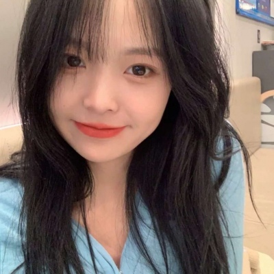 2021女生露腰头像图片