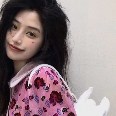 2021女生露腰头像图片