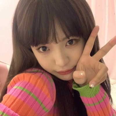 2021女生露腰头像图片