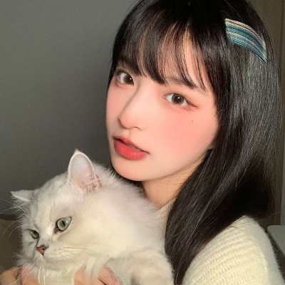2021女生露腰头像图片