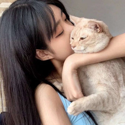 2021女生露腰头像图片
