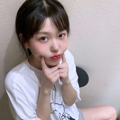 2021女生露腰头像图片