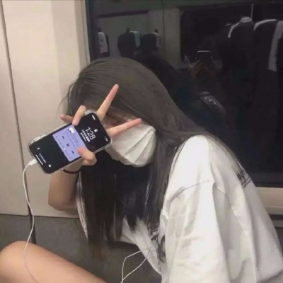 2021年简约漫画女生头像吧图片